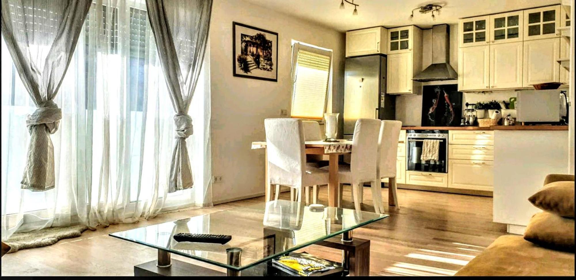 Bright 2-bedrm 2-bathrm, By Icm Exhibition Center, Direct Metro-sbahn Or Drive 15 Min To Center, Free Parking, Balcony