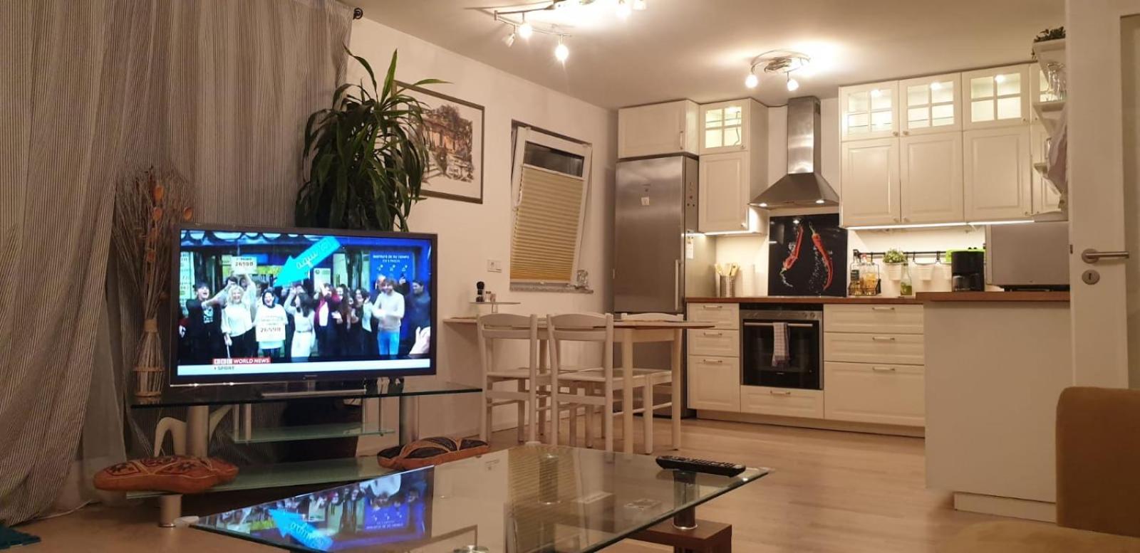 Appartement Bright 2-bedrm 2-bathrm, By Icm Exhibition Center, Direct Metro-sbahn Or Drive 15 Min To Center, Free Parking, Balcony