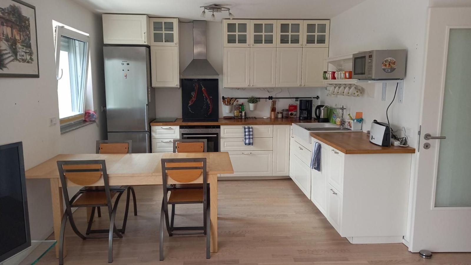 Appartement Bright 2-bedrm 2-bathrm, By Icm Exhibition Center, Direct Metro-sbahn Or Drive 15 Min To Center, Free Parking, Balcony *