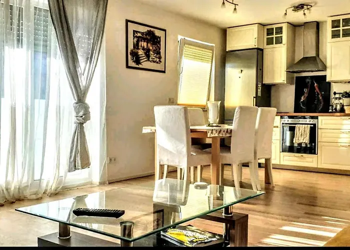 Bright 2-Bedrm 2-Bathrm, By Icm Exhibition Center, Direct Metro-Sbahn Or Drive 15 Min To City Center, Free Parking, Balcony